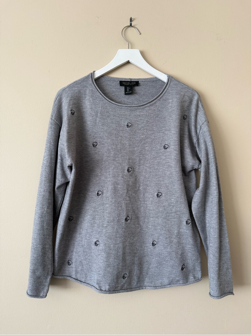 Rachel Zoe Gray Knit Pullover Sweater Embroidered Skulls Halloween Spooky Large